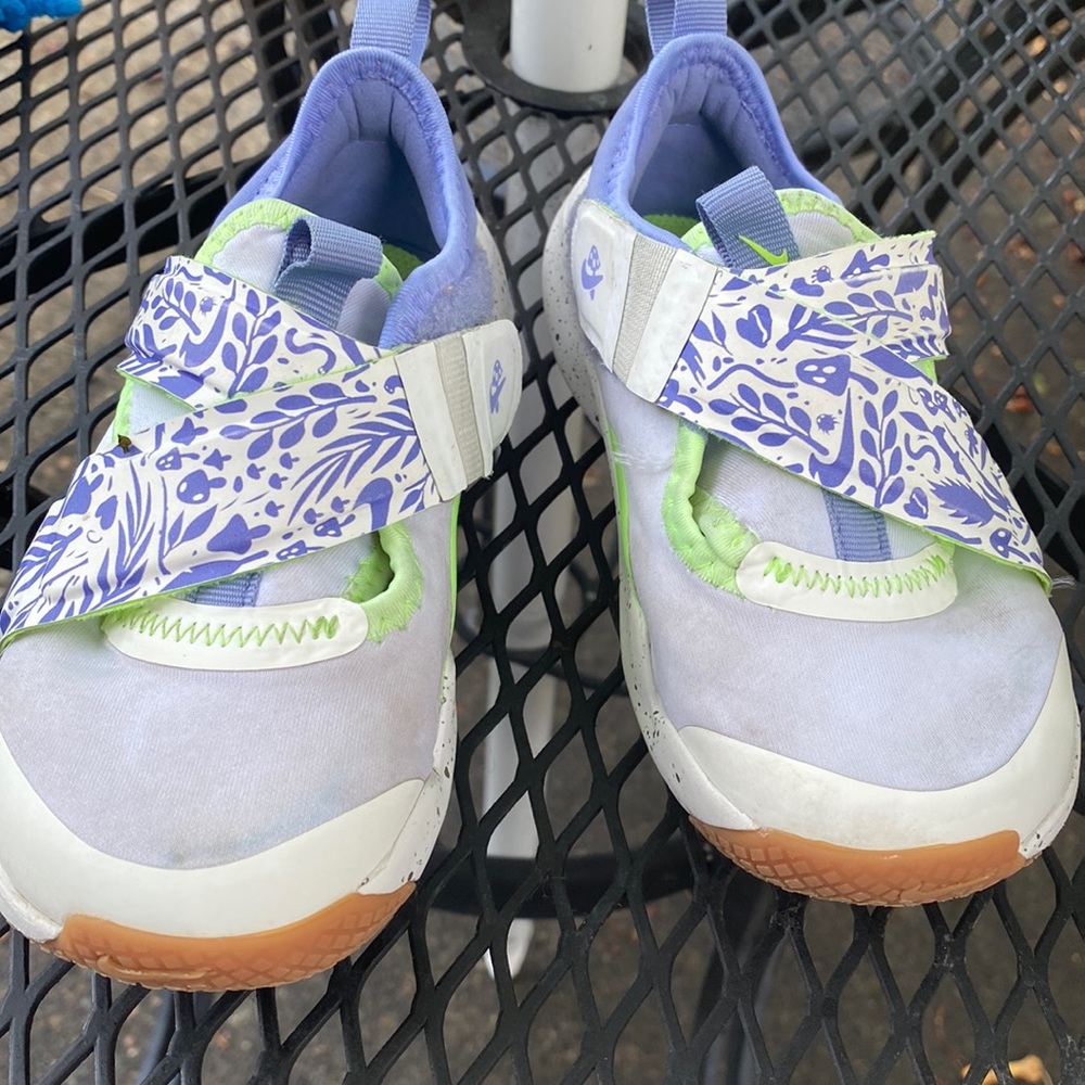 Preowned Nike girl sneakers size 10 C